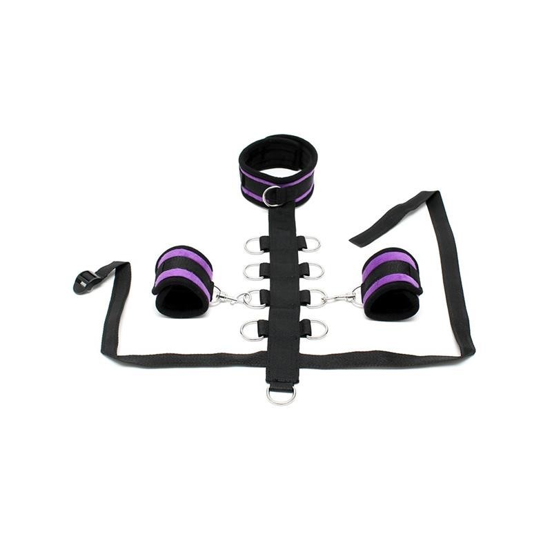 Collier et menottes violets