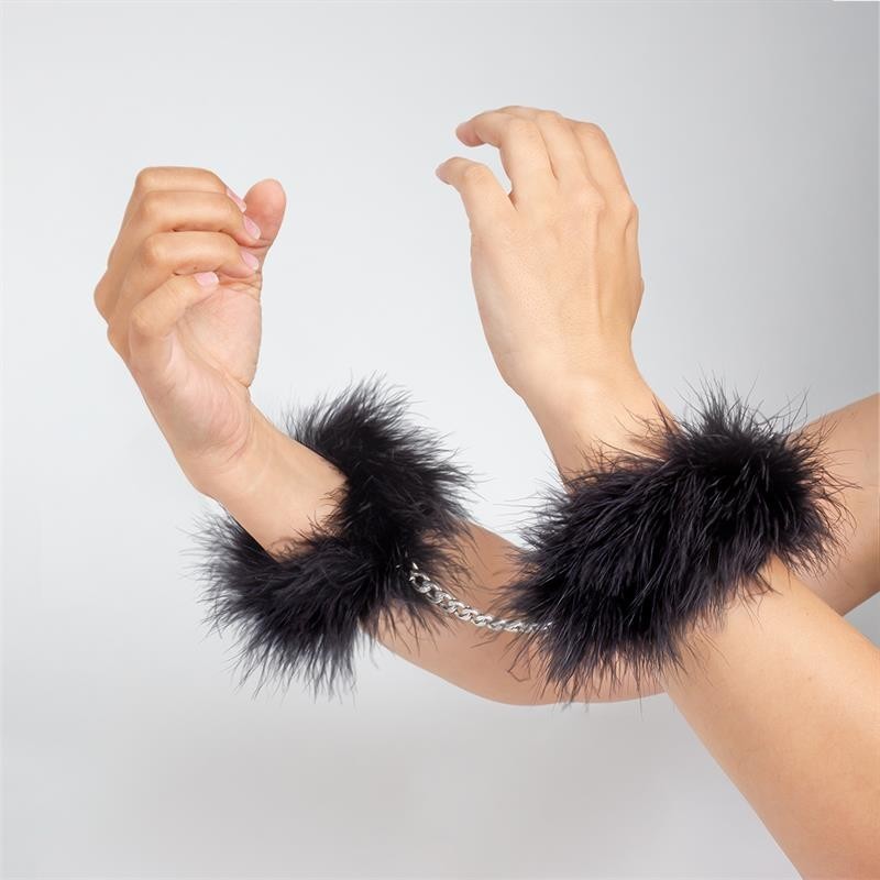 menottes avec plumes noir
