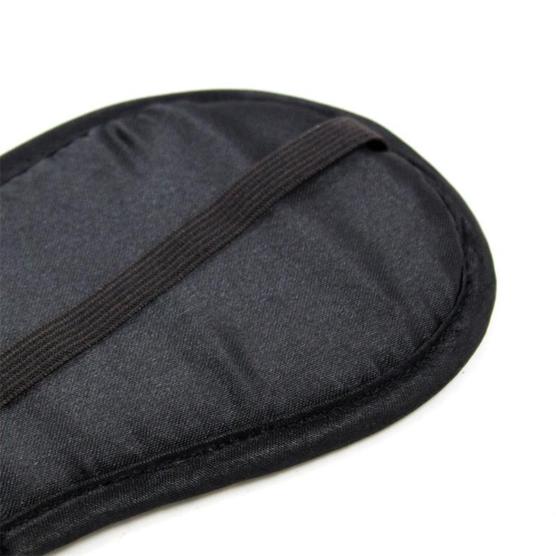 masque en satin noir