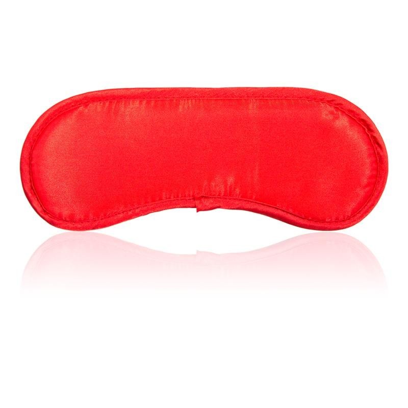 masque en satin rouge