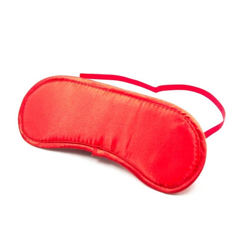 masque en satin rouge
