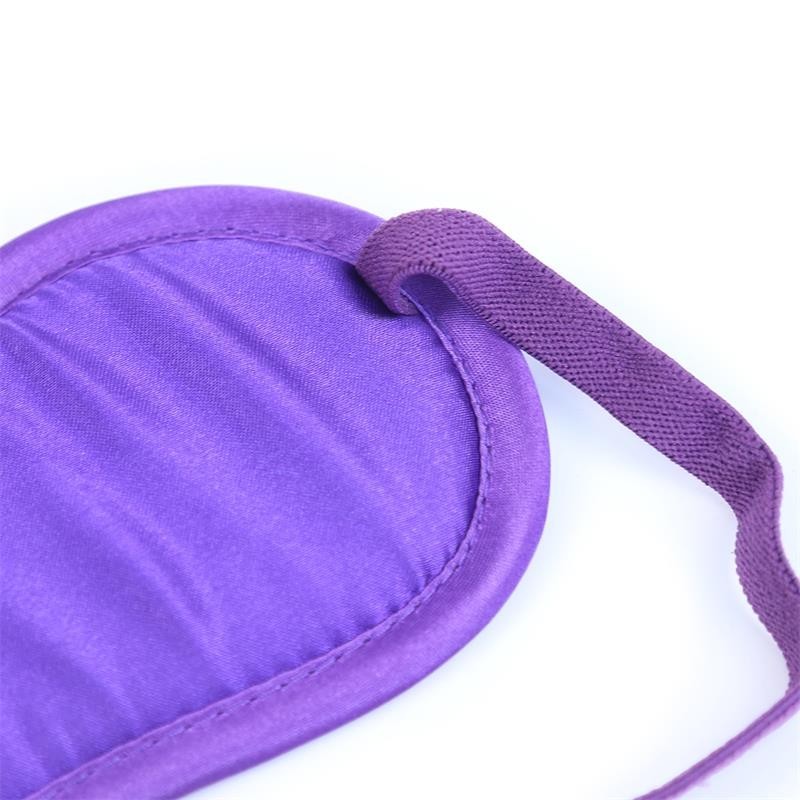 masque en satin pourpre
