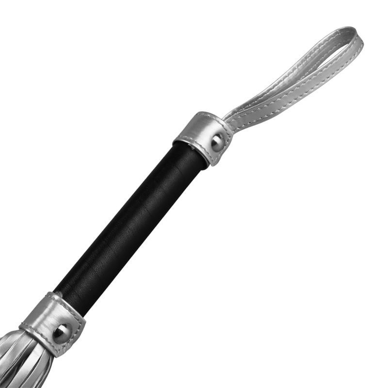 fouet cuir synthétique argenté et noir