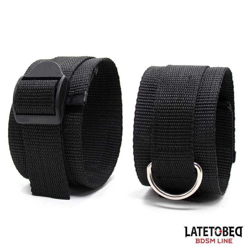 Restrictions de lit avec menottes réglables