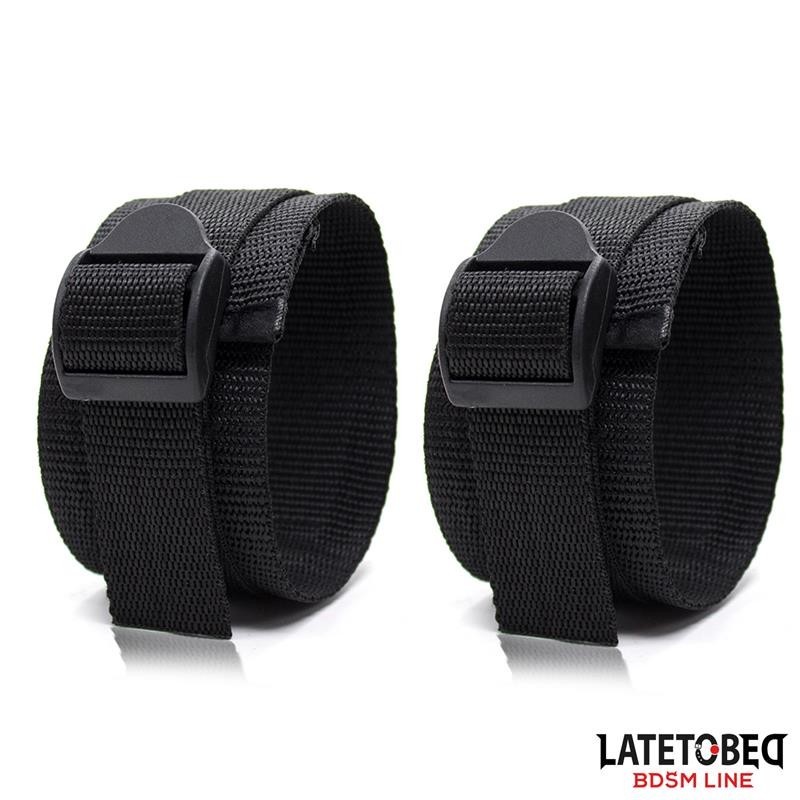 Restrictions de lit avec menottes réglables