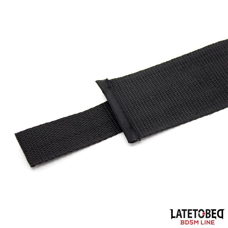 Restrictions de lit avec menottes réglables