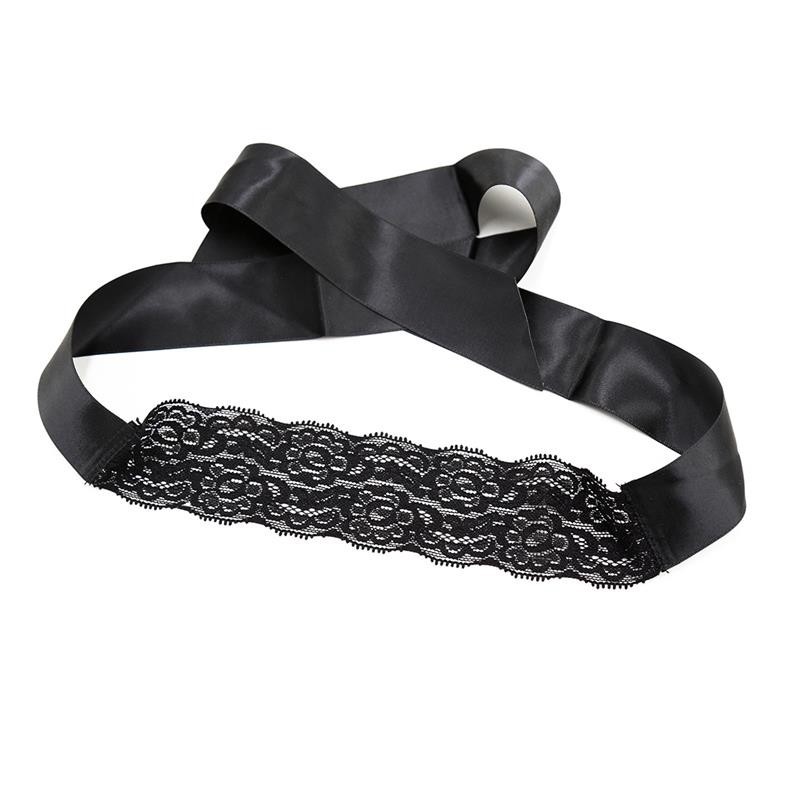 masque avec dentelle