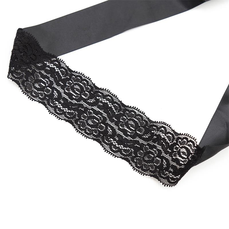 masque avec dentelle