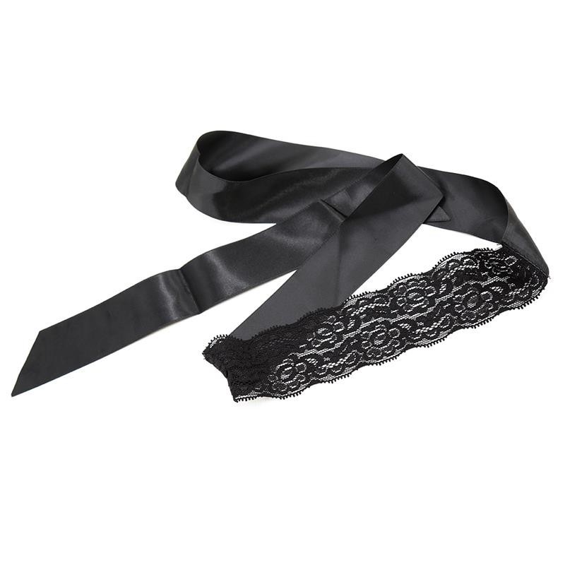 masque avec dentelle