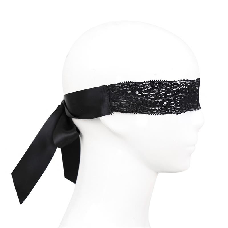 masque avec dentelle